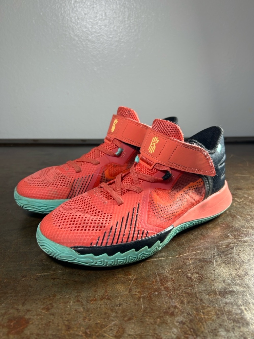 Nike Kyrie Fly Trap 5 Magic Ember & Dynamic Turquoise Sneakers Youth Size 2